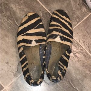 Toms Shoes - ZEBRA TOMS SZ 7.5 Toms Shoes - ZEBRA TOMS SZ 7.5